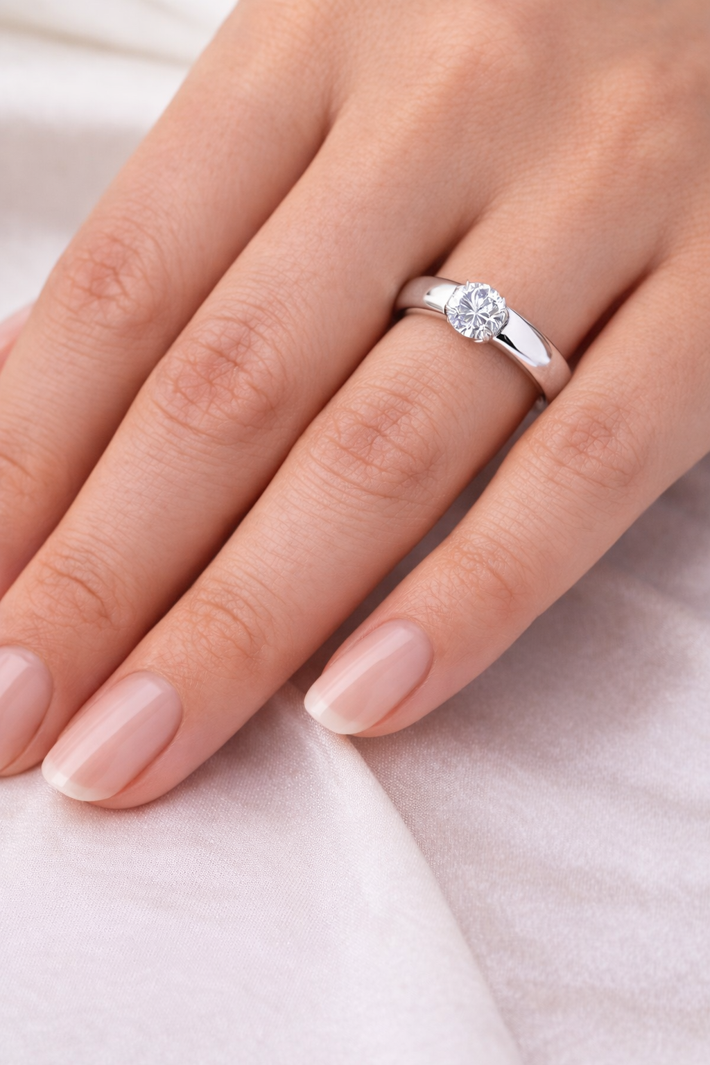 Bague Point d’Éclat – La Beauté en Suspension